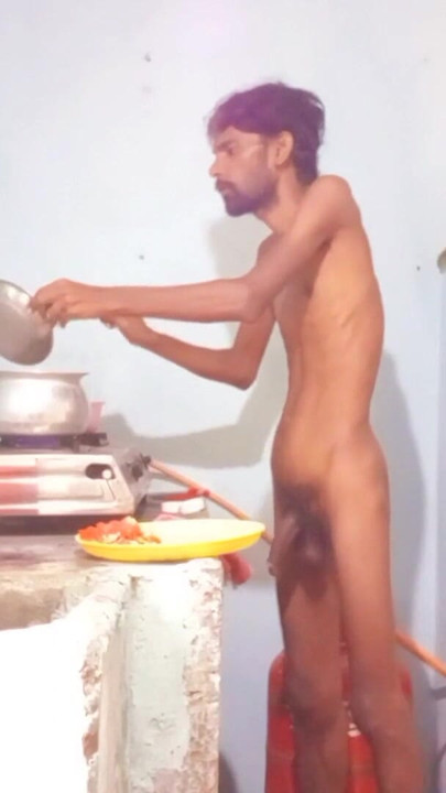 Garçon sexy rajeshplayboy993, vidéo de cuisine, partie 2. se doigte le cul, masturbe une grosse bite | Clip 1