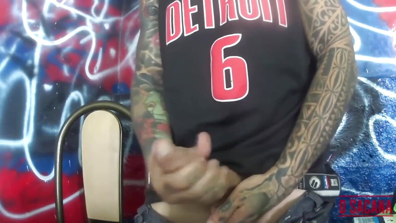 Tattooed Jerking off and Cumming Yummy