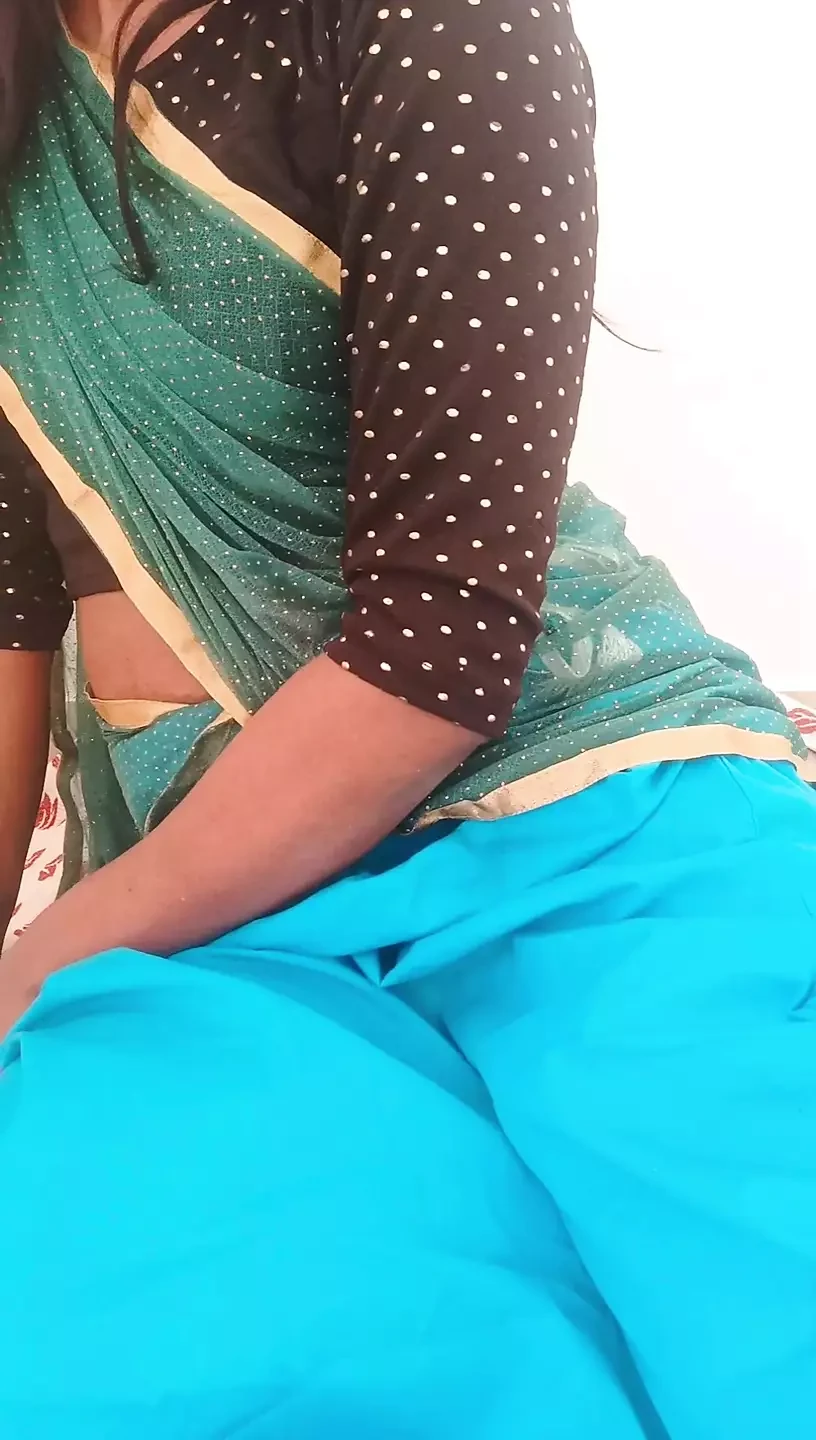 Mallu girl in saree. Hot boobs and paussy