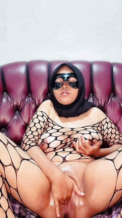 A Girl Who Is Alone With Her Boyfriend Is Squirting