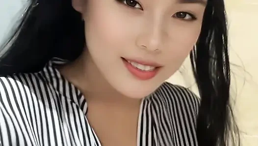 Genç kadının mastürbasyonu o kadar iyi ki fışkırtıyor