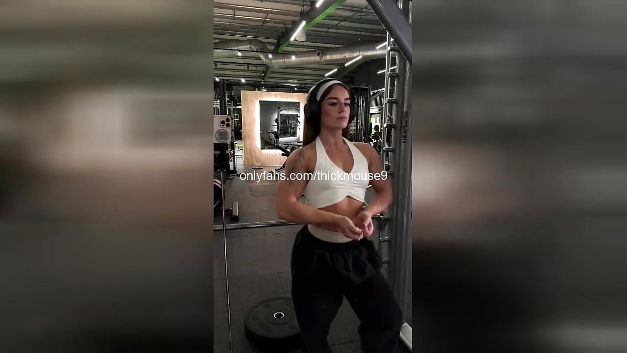 IG Live Squirt fail: 18-jährige muschi explodiert und überflutet Fitnessstudio-Boden (schmutzig)