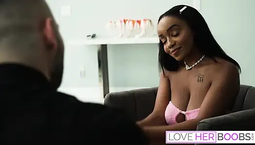 Vollbusiges und ebenholz-schätzchen lily starfire reitet harten schwanz