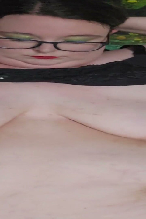 SSBBW Puts on Clothes