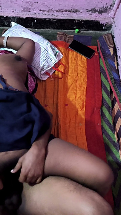 ¡La puta inmobiliaria finalmente consigue su fantasía universitaria de gangbang! | Clip 2