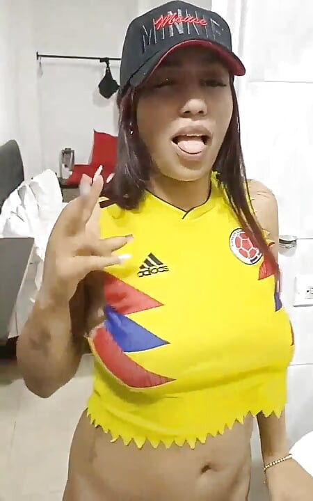 Vídeo da jovem morena com o namorado vaza na internet em Nova York