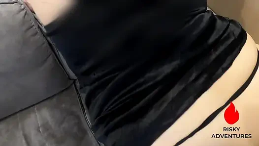 Филиппинская горячая жена трахает себя пальцами, пока не кончит перед соседом - затем он трахается и кончает на ее лицо