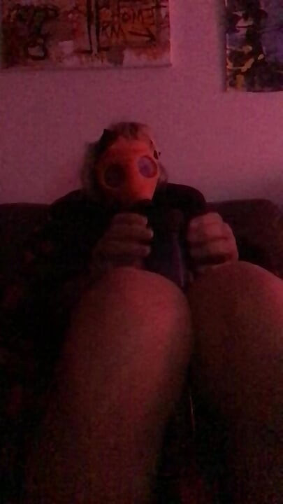 夜、大きなチンポをしゃぶる