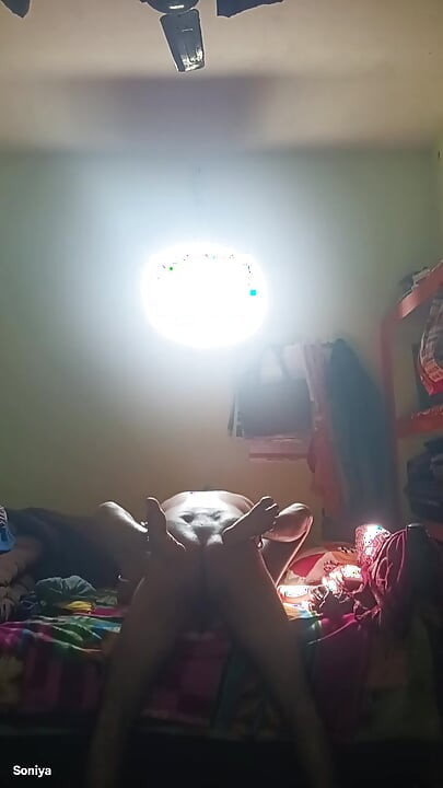 Desi Soniya Însărcinată Bhabhi Care Se Joacă