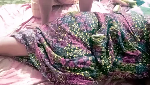 Мачеха трахает свою младшую и сексуальную мачеху на ее бусинку