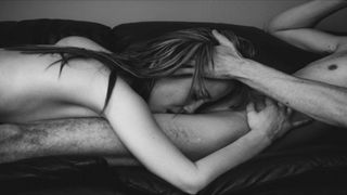 Kult koguta i przytulanie przed snem - erotyczny dźwięk w przeddzień