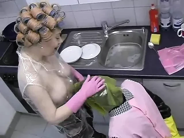 Kinky Housewives in Hair Rollers