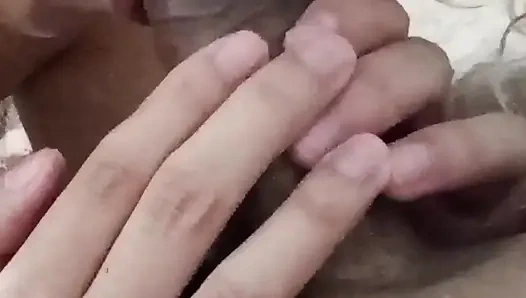 Amateur couple with her giving a blowjob until her mouth is full of cum.