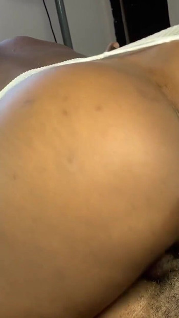 Ea a adus pizda pentru servire | Clipul 1