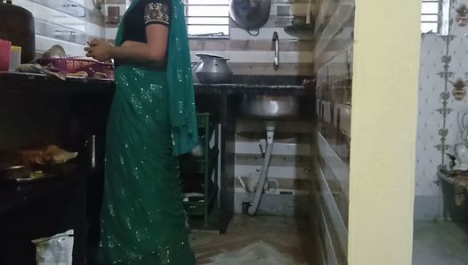 Desi bhabi ki kitchen me chudai video with brother in law