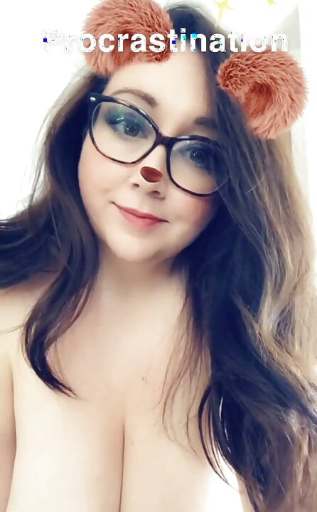 大奶子胖美女Snaps