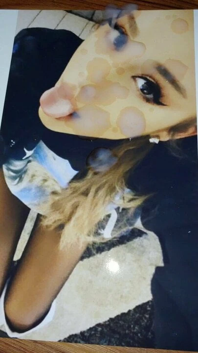 Ariana Grande - 01
