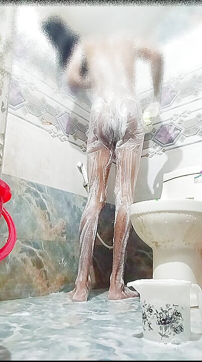 กูอาบน้ํา