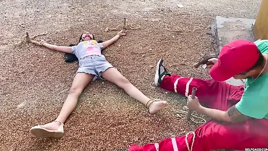 Canı sıkılan 18 yaşındaki kız seksi tamirci esareti istiyor (bölüm 2/2)