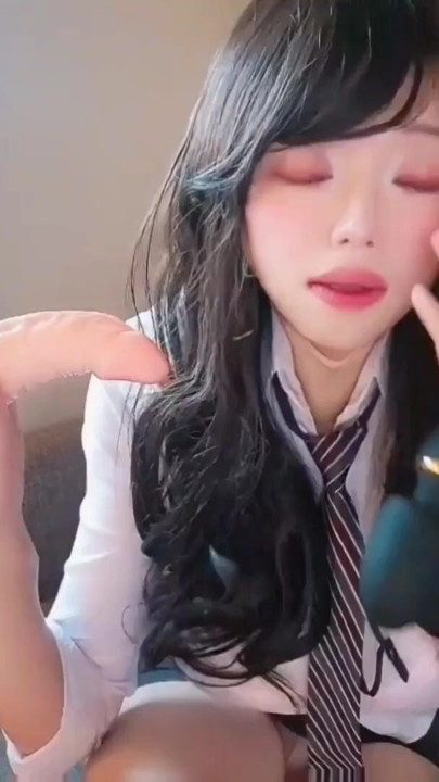 (Eng.sub) Pretty schoolgirl elf gives huge dildos a deep-throat, falling tears and making a overwhelmed ahegao. | Clip 1
