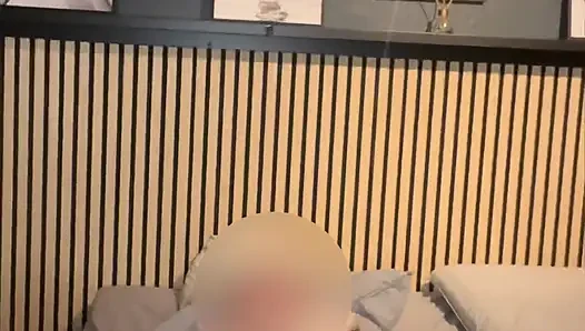 Saat kau sendirian di rumah dan hanya ingin bermain dengan dildomu.