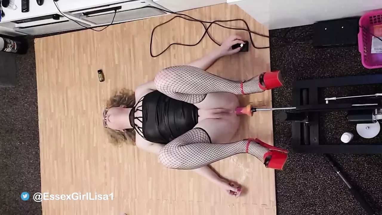 Lisa in Wetlook Anal Banging by the Fucking machine