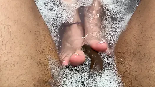 Meine Weichen Sohlen Reinigen Einen Großen Schwanz in Der Badewanne
