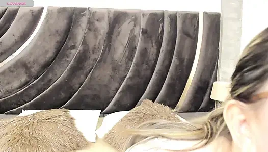 Büyük Göğüslü Ve Seksi Poposu Üvey Anne Üvey Oğluyla Aynı Odayı Paylaşmak Zorunda Kalıyor