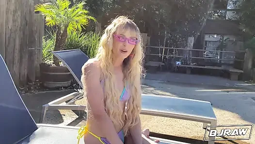 Bjraw sarışın spinner Lilly Bell yüzüne büyük bir boşalma alıyor