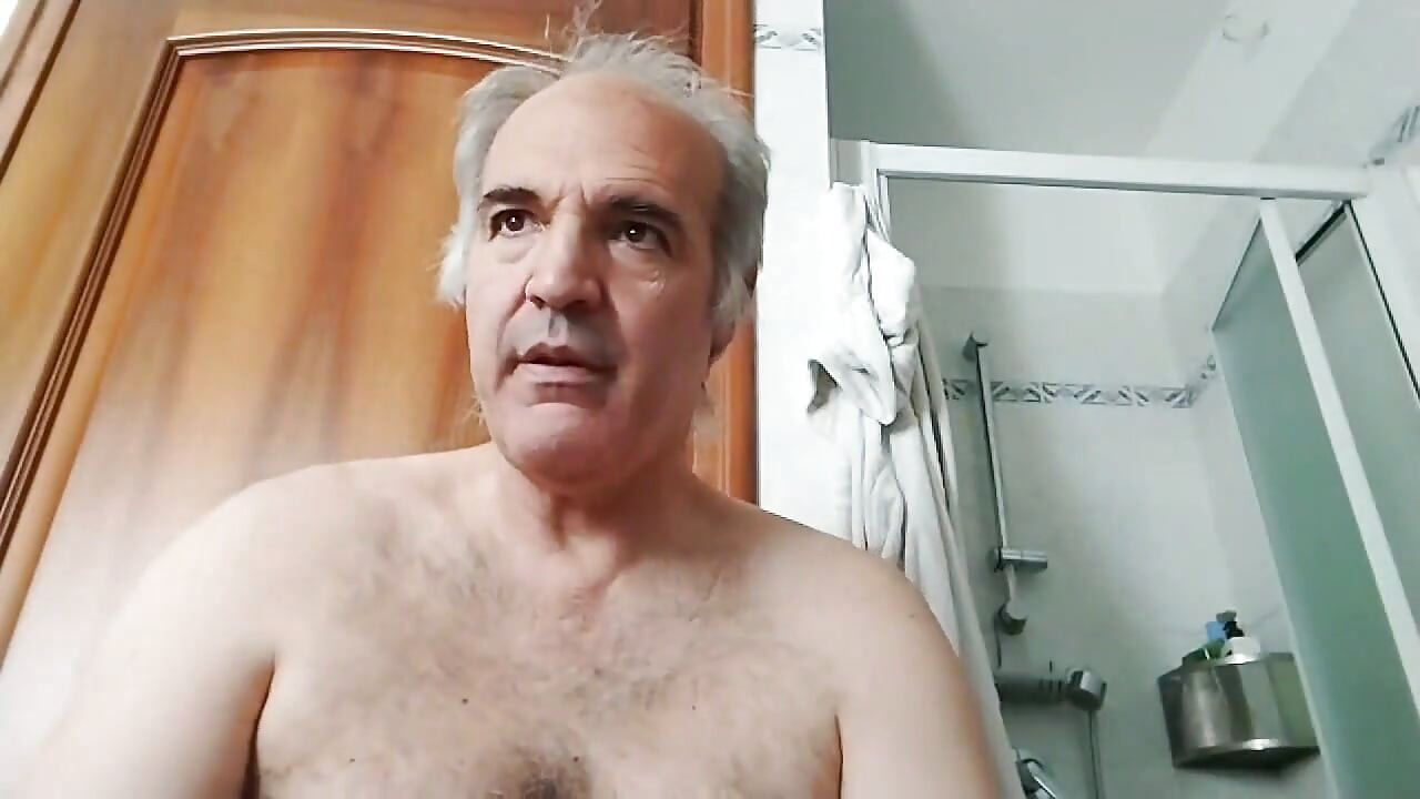 Moje lice, moj kurac i moji pazusi u prvom planu!