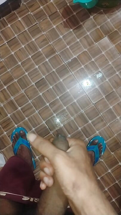 Dekho mera kam slo moshan men tapakta hai