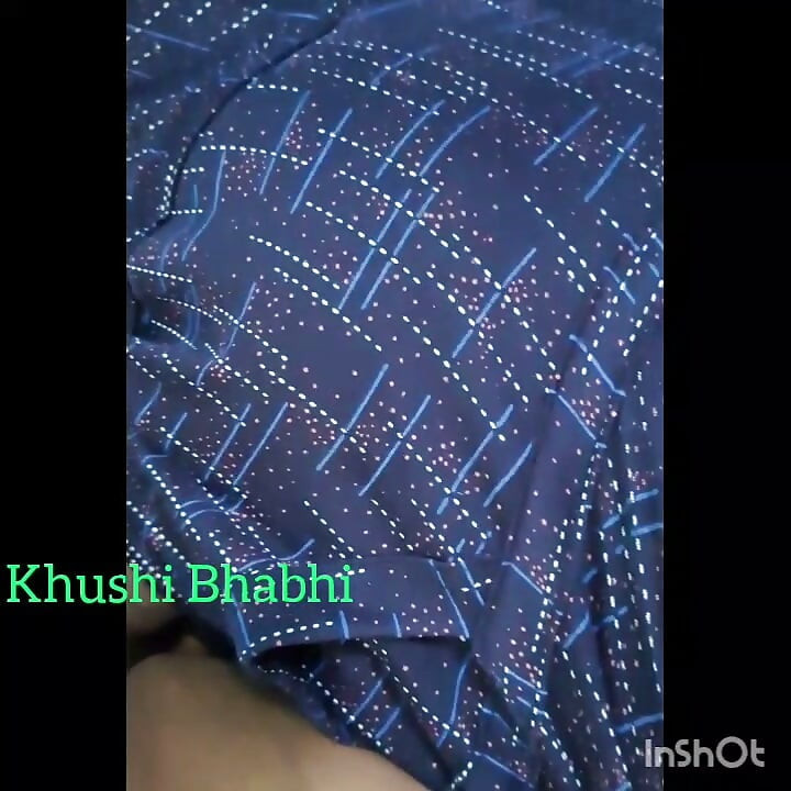 Khushi bhabhi apne devar chuswa rahi h... chut se pani nikal raha h...