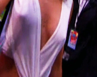  Kylie Minogue - See-Thru Nipples - MTV Awards 2002 