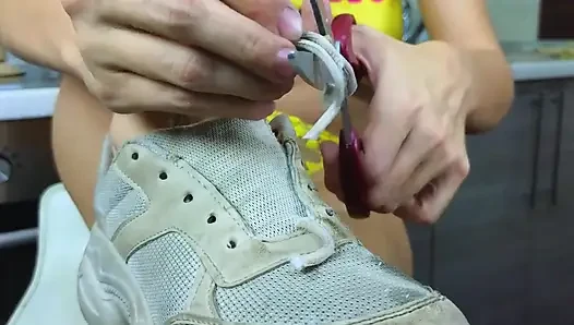 Broken Shoes! Alice Crushed Old Dirty Shoes Part 2