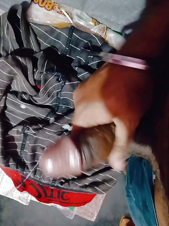 Amateur solo dick stroking session in bedDaddy dick amateur masturbation hand job Big Daddy dick amateur o di