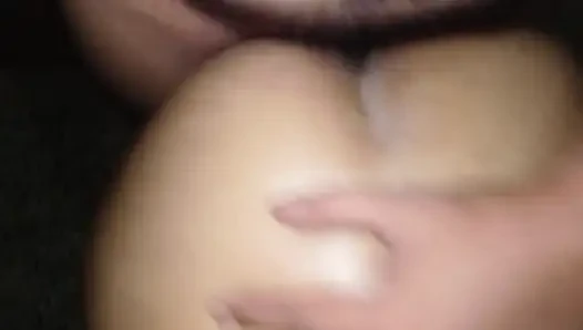 Трахаю мою соседку-брюнетку раком