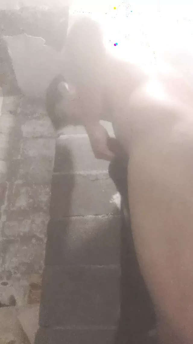 Сцеживание молока в ванной 💦