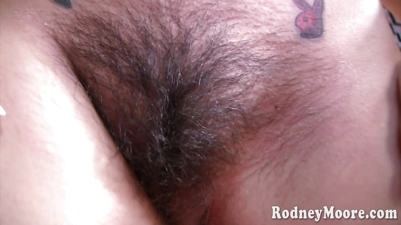 Dlakava grmlja vruća porno cura Lynn Pleasant