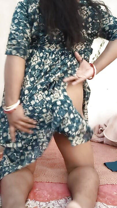 Desi boudi prstí a tvrdě stříká