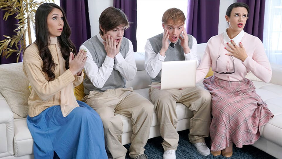 धार्मिक सौतेली मम्मी किताब से ज्यादा लंड का मजा लेती हैं