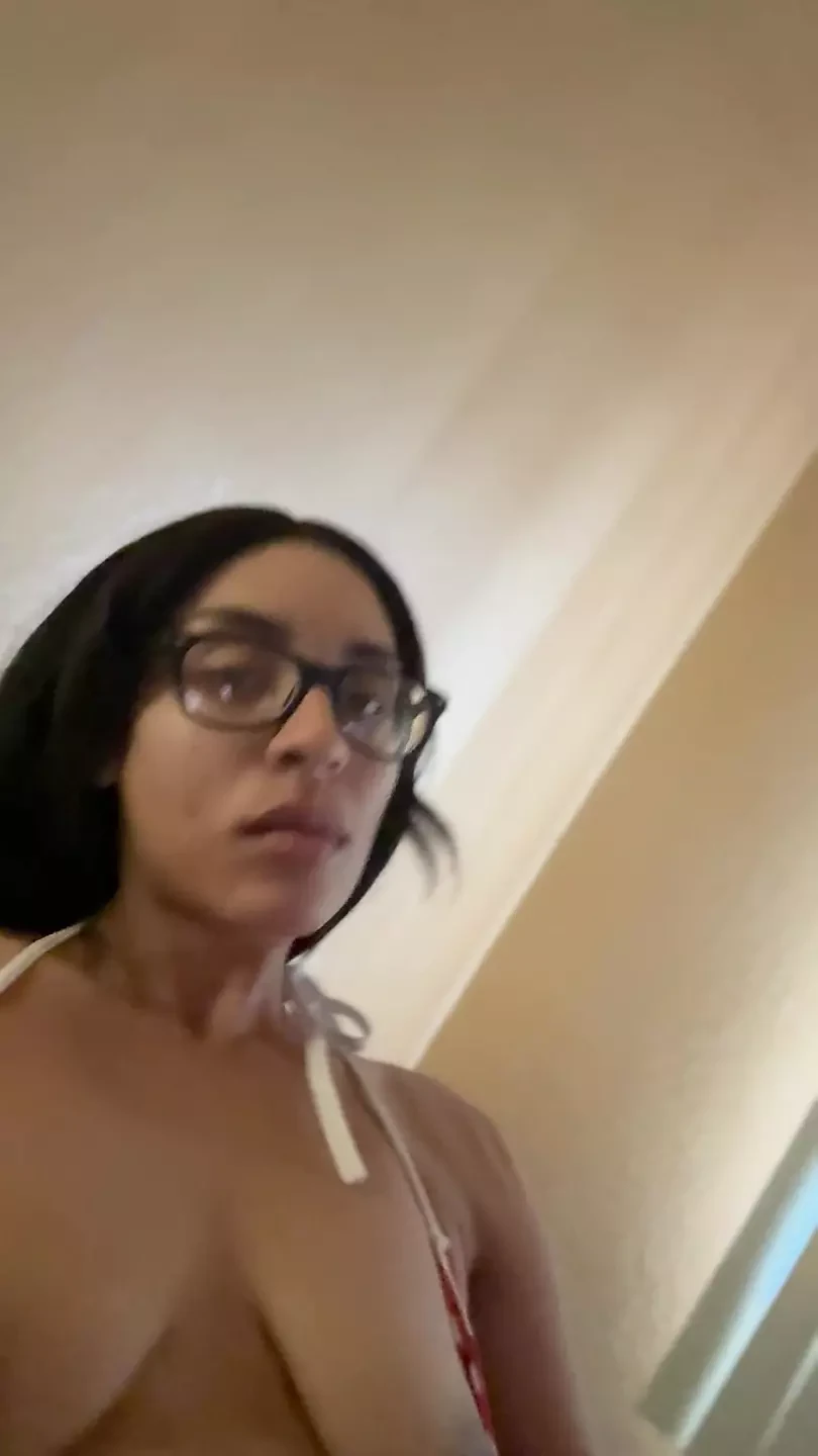 Letting the vibrations make me cum