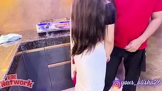 Bhabhi Ne Bulaya Sabzi Waale Ko Gharpe aur phir Ghapa-gap-ghapa-gap...