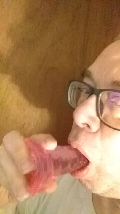 Blowing my 8" dildo