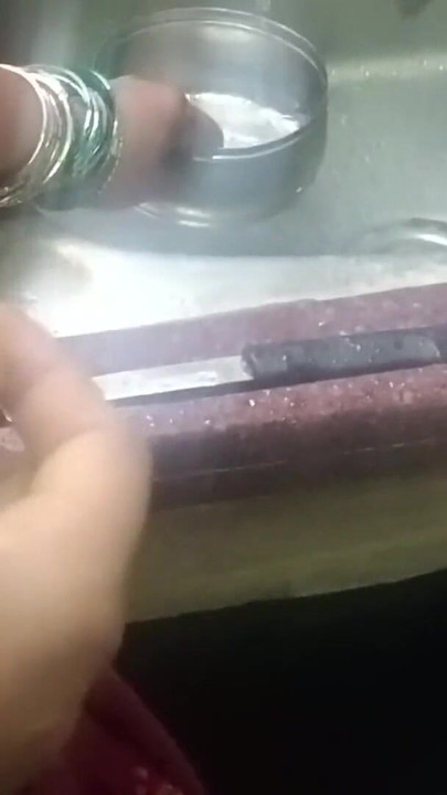 « Moment envoûtant de « sexe de tatie avec un garçon dans la cuisine »