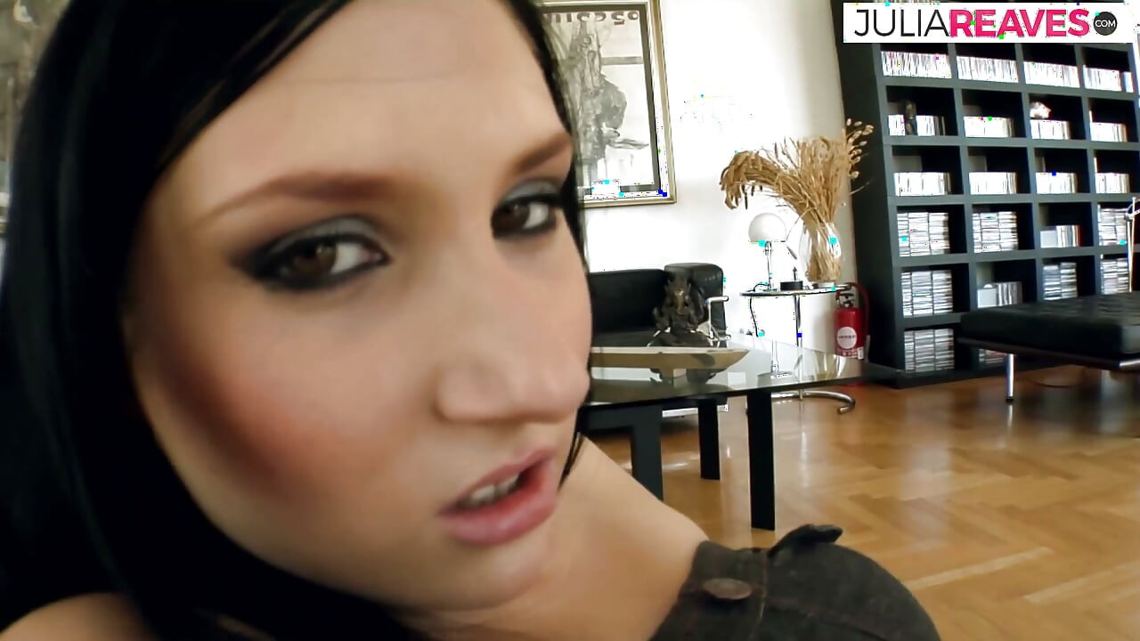 Styvsystrar gör kinky gruppsex