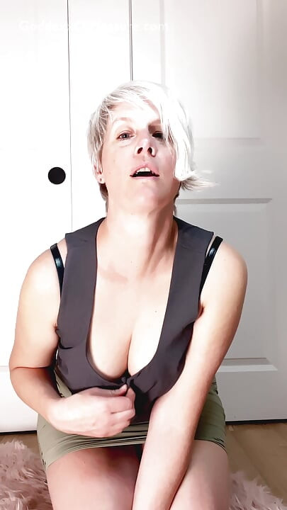 MILf-domina mit strap-on-pegging-wichsanleitung