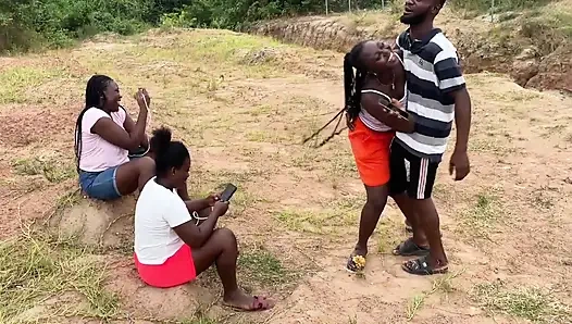 МОЛОДЫЕ 19-ЛЕТНИЕ НИГЕРИЙСКИЕ ДЕВУШКИ И ПАРЕНЬКИ ИДУТ ТРАХАТЬСЯ