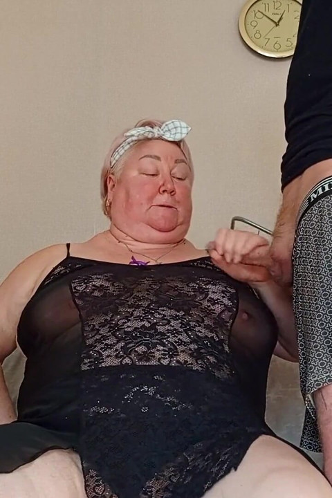 I Help My Stepmom with English and She Gives Me a Blowjob