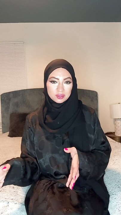 JOI Arabic in Abaya