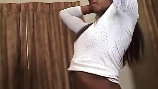 Kadın zenci adamla sikişiyor